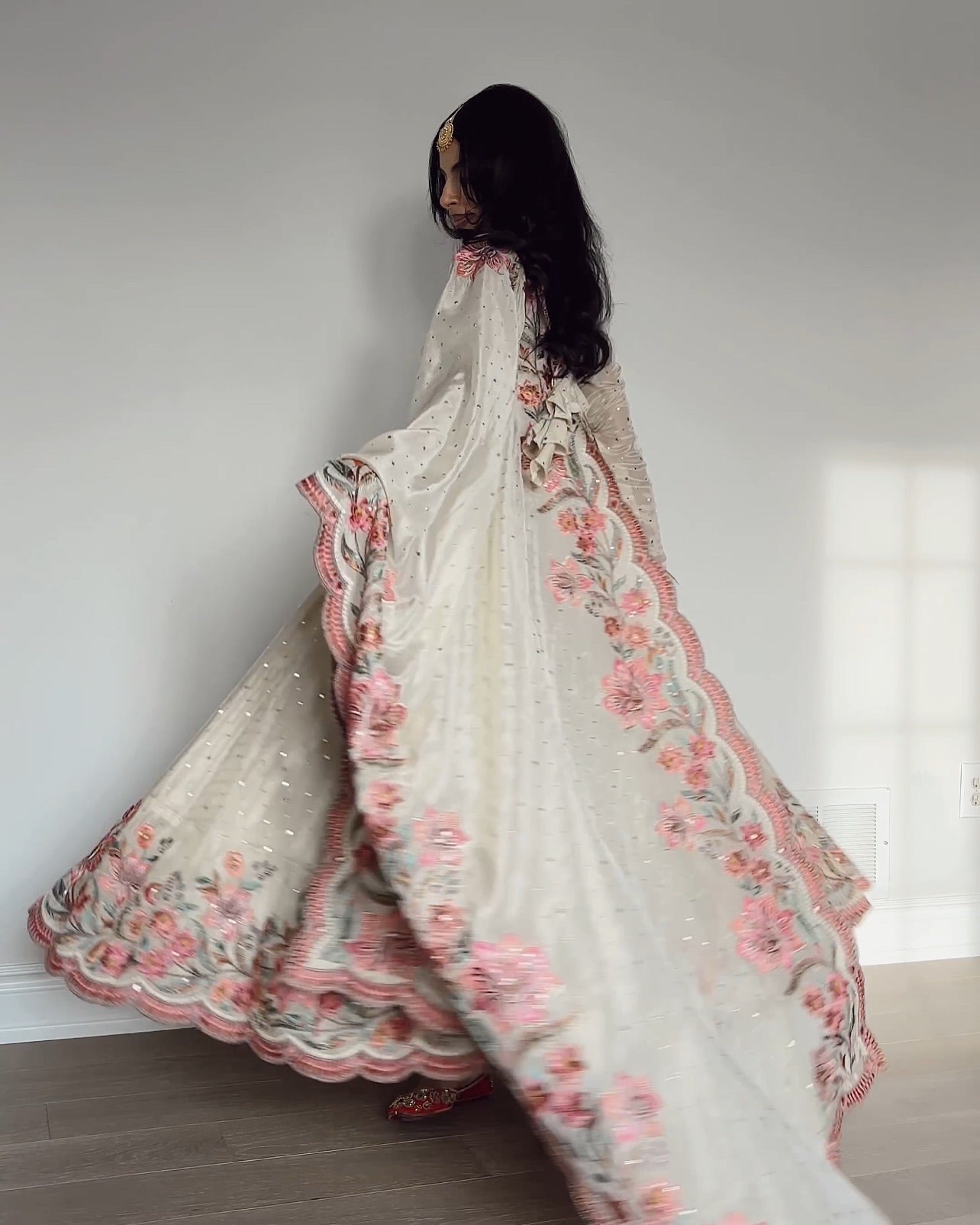 RUSHI'S OFF WHITE COLOUR TRENDING ANARKALI SUIT SET