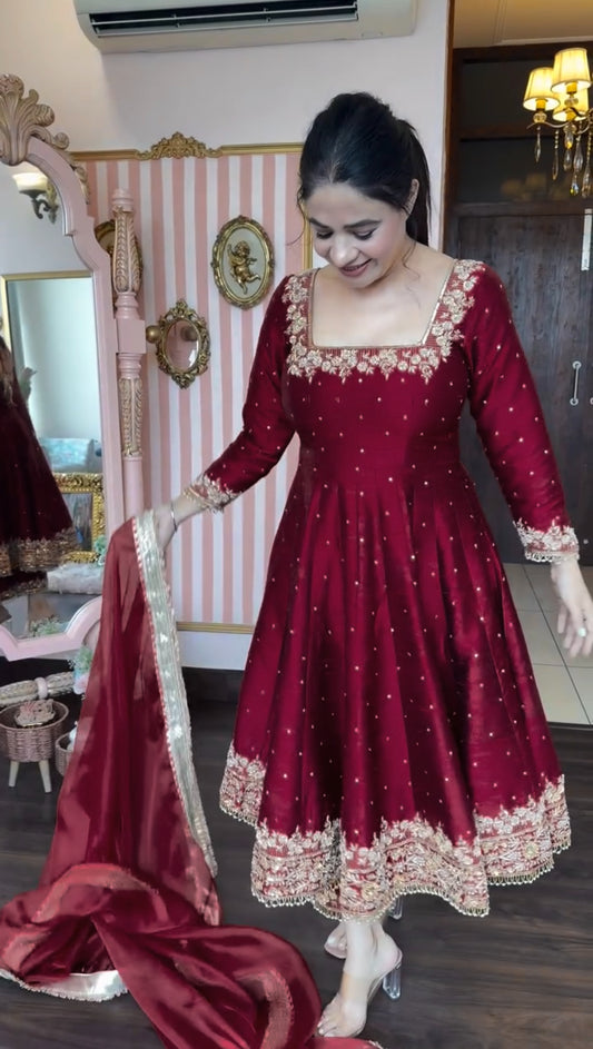 Prachi's'  Havy Vichitra Royal Elegant Suit Set