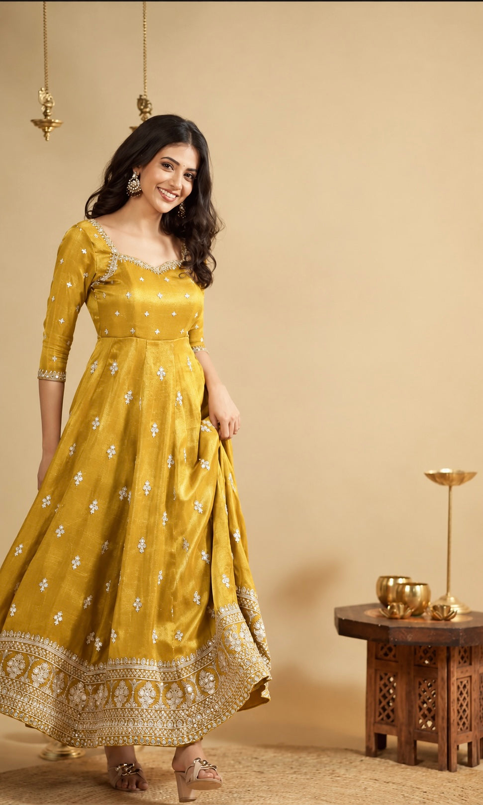 Saakshi cosmo Slit Anarkali Premium Suit Set