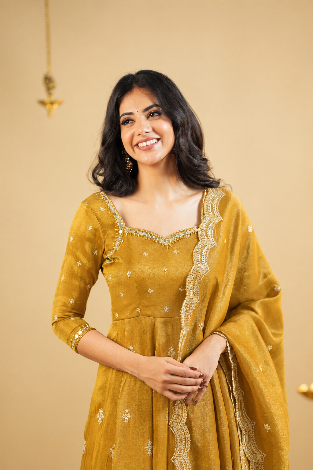Saakshi cosmo Slit Anarkali Premium Suit Set