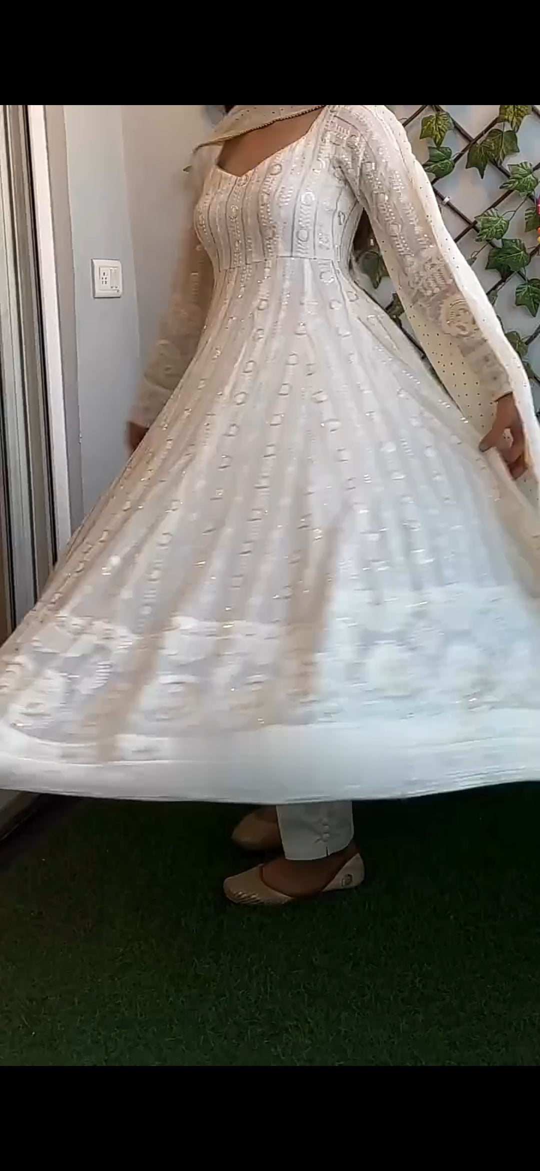 KINJU'S WHITE COLOURED ANARKALI SUIT SET.