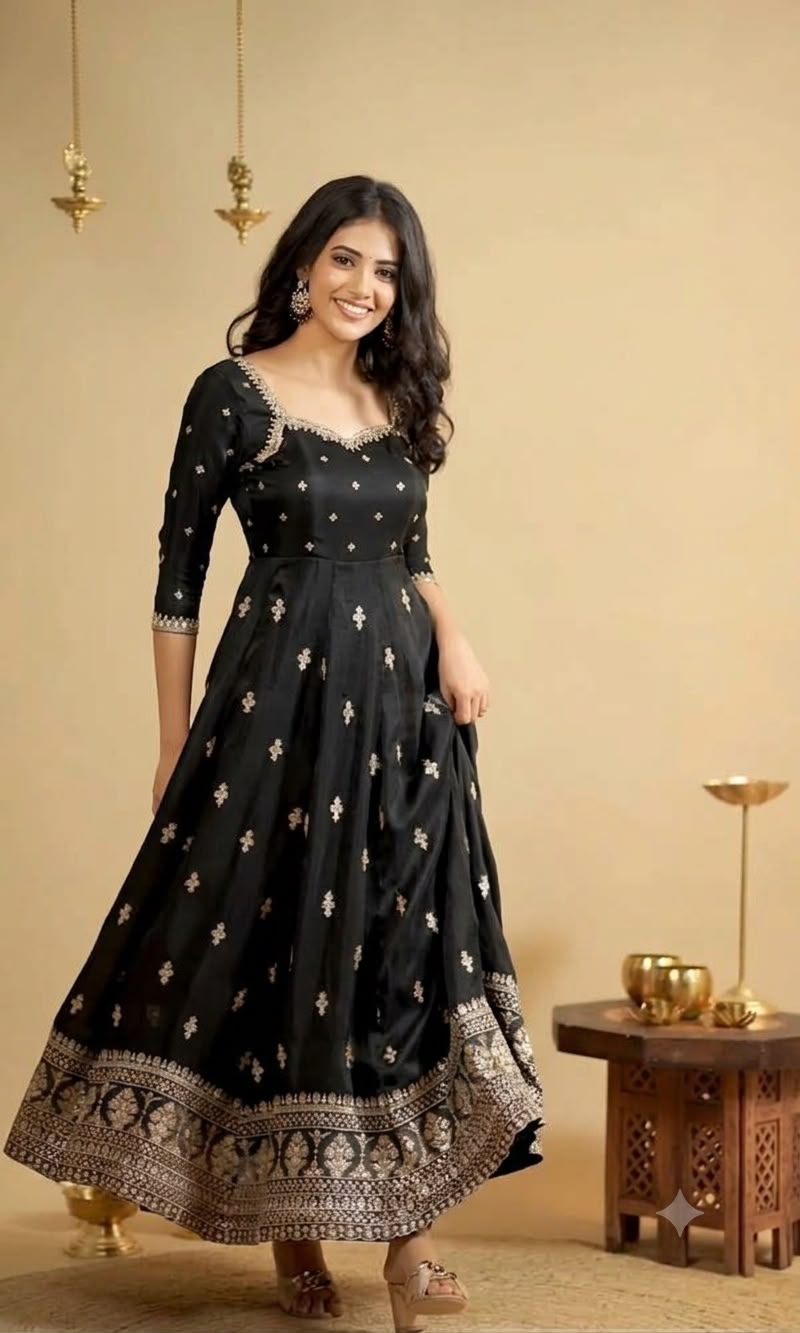 Saakshi cosmo Slit Anarkali Premium Suit Set