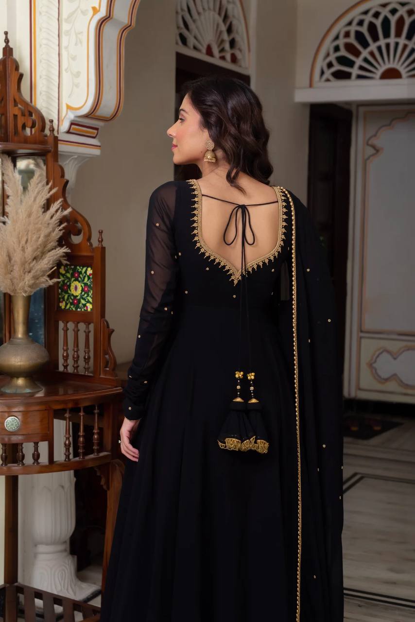 Teju Black Colour Traditional Anarkali Suit 🤍