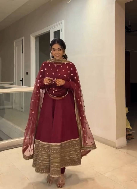 Avntika'S maroon Colour Trending Suit Set